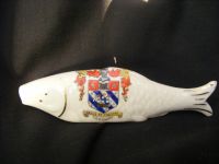 9843 Unmarked Crested China Fish - Torquay in Devon